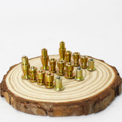 Un buon prezzo. Customized Tungsten Carbide Tire Studs with 5.7-15 MM Length and 6.5-12 MM Diameter for Winter Tires in linea