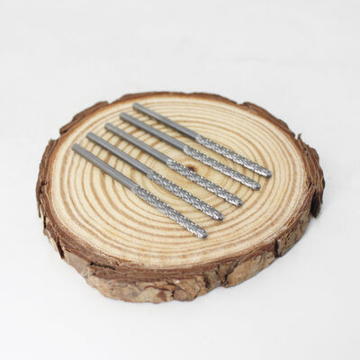 Un buon prezzo. Fabbricazione a partire da materiali di calzatura a base di carbonio solido in linea