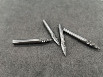Un buon prezzo. Gli utensili per il taglio rotatori solidi 100% sbavano la forma rotatoria dell'albero di archivio con l'estremità del punto in linea