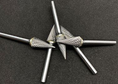 Un buon prezzo. Macinazione del metallo che lucida durezza di scultura ad alta velocità di impatto delle sbavature in linea